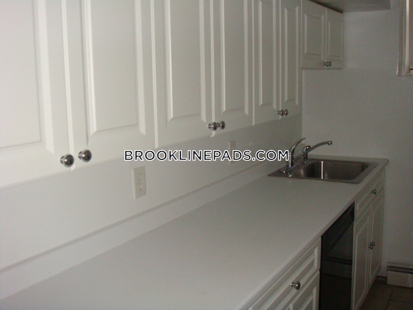 BROOKLINE- COOLIDGE CORNER - 1 Bed, 1 Bath - Image 10