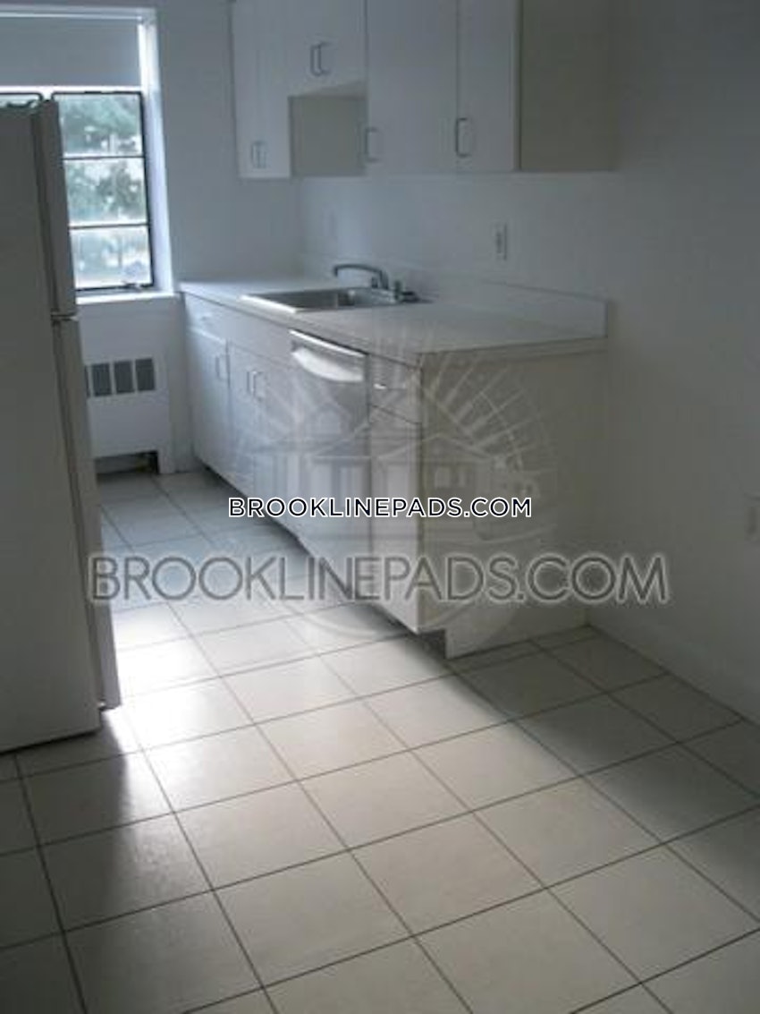 BROOKLINE- COOLIDGE CORNER - 2 Beds, 1 Bath - Image 15