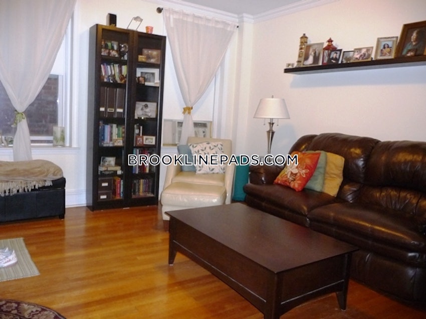 BROOKLINE- COOLIDGE CORNER - 1 Bed, 1 Bath - Image 2