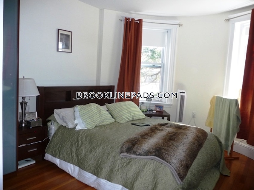 BROOKLINE- COOLIDGE CORNER - 1 Bed, 1 Bath - Image 5