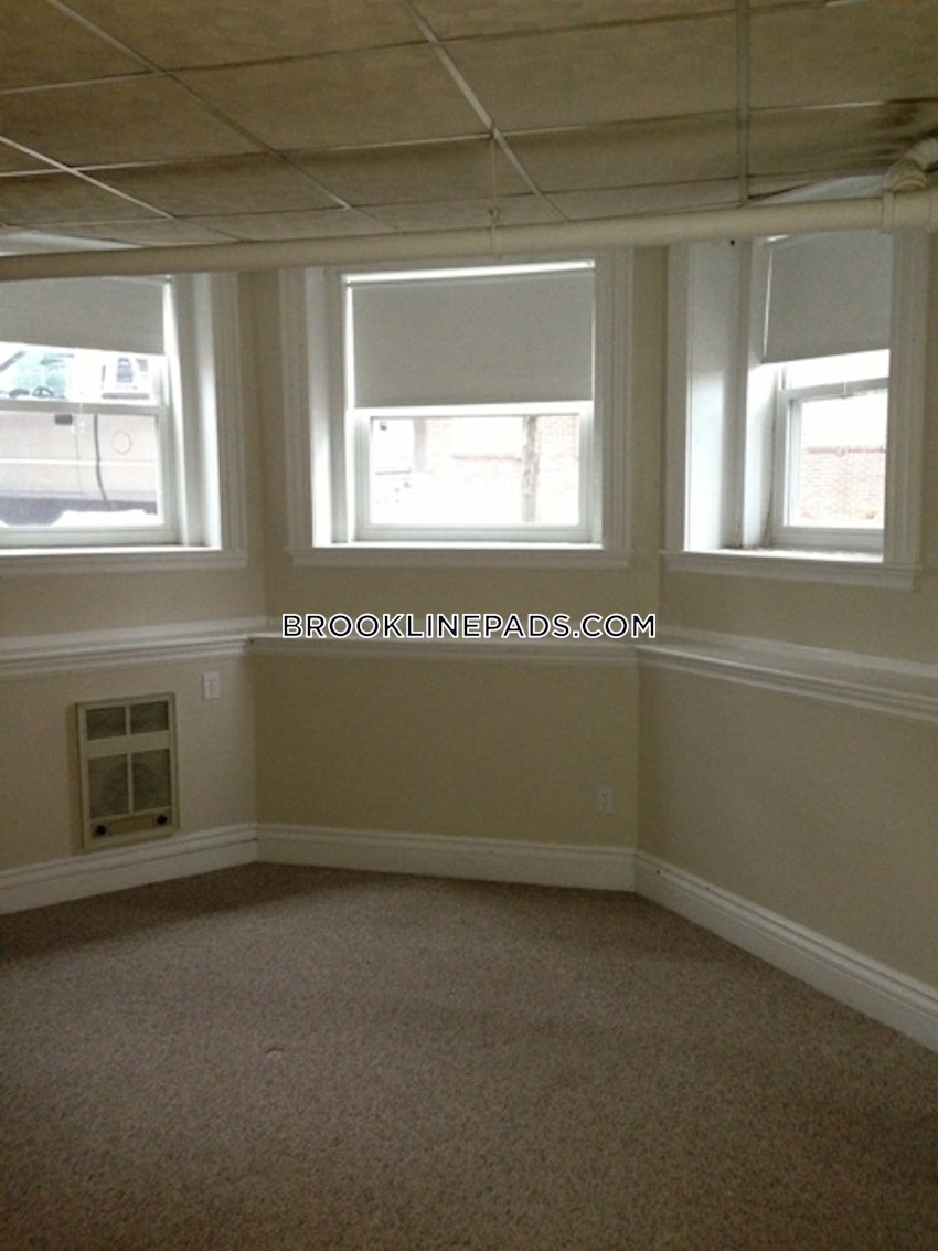 BROOKLINE- COOLIDGE CORNER - 2 Beds, 1 Bath - Image 10