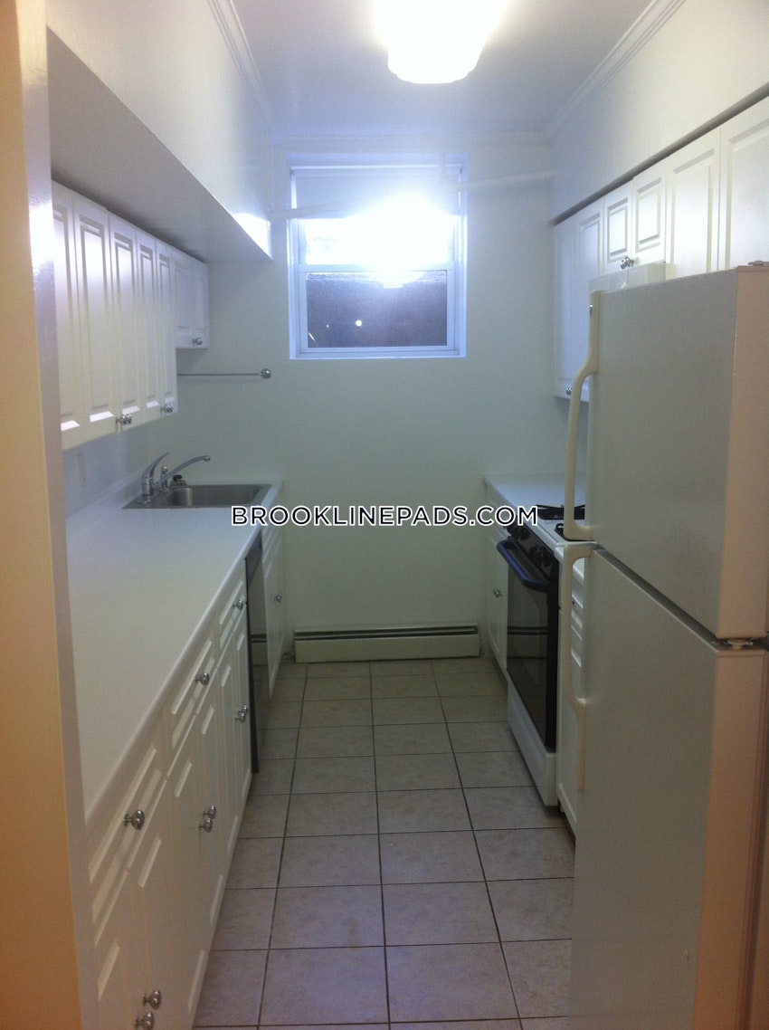 BROOKLINE- COOLIDGE CORNER - 1 Bed, 1 Bath - Image 6