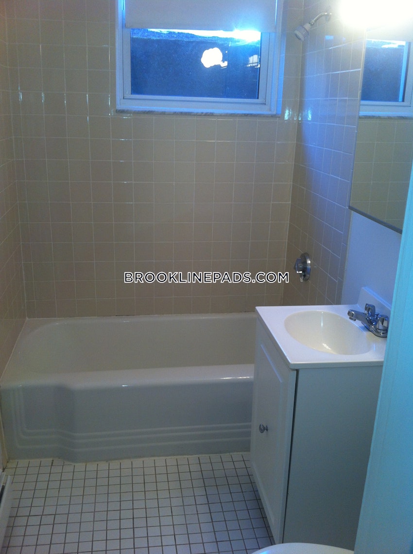 BROOKLINE- COOLIDGE CORNER - 1 Bed, 1 Bath - Image 4