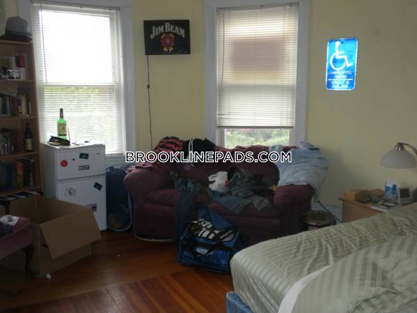 BROOKLINE- COOLIDGE CORNER - 4 Beds, 2 Baths - Image 9