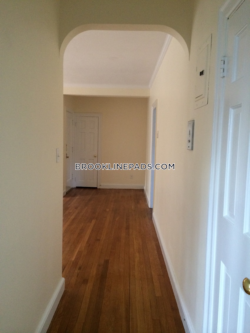 BROOKLINE- COOLIDGE CORNER - 1 Bed, 1 Bath - Image 17