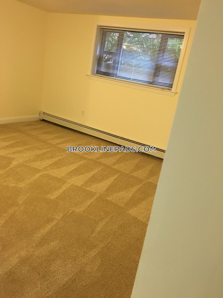 BROOKLINE- COOLIDGE CORNER - 1 Bed, 1 Bath - Image 7
