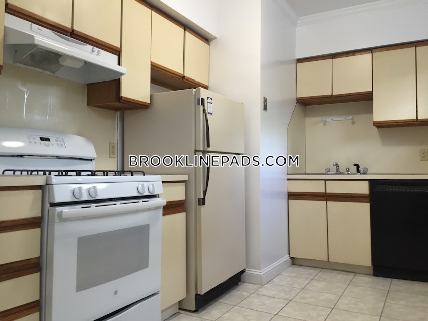 BROOKLINE- COOLIDGE CORNER - 1 Bed, 1 Bath - Image 3