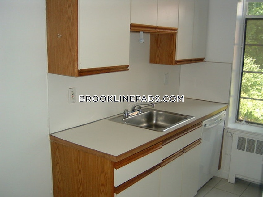 BROOKLINE- COOLIDGE CORNER - 2 Beds, 1 Bath - Image 10