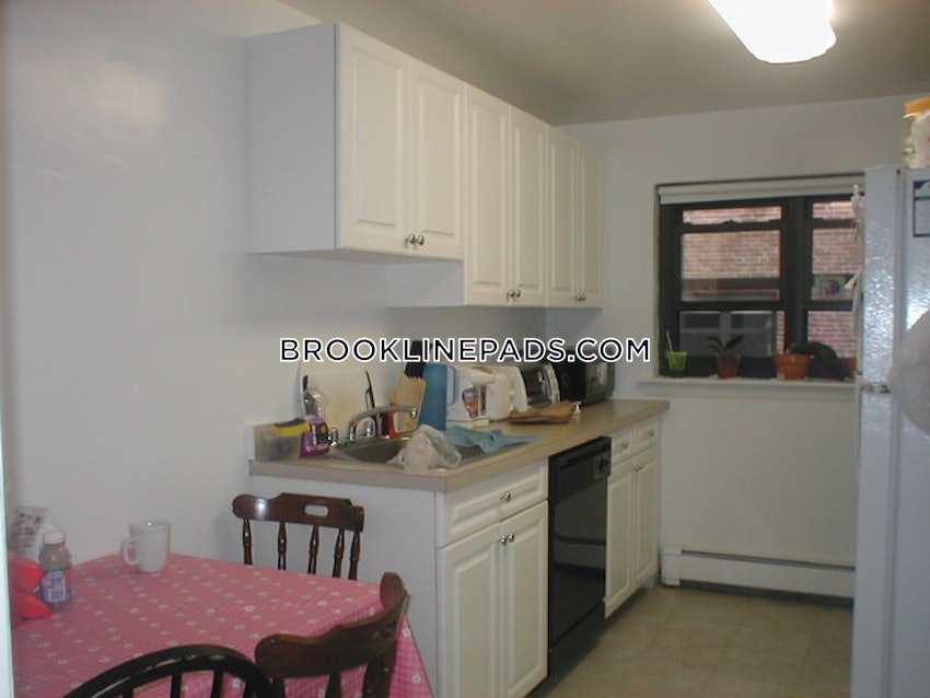 BROOKLINE- COOLIDGE CORNER - 1 Bed, 1 Bath - Image 8