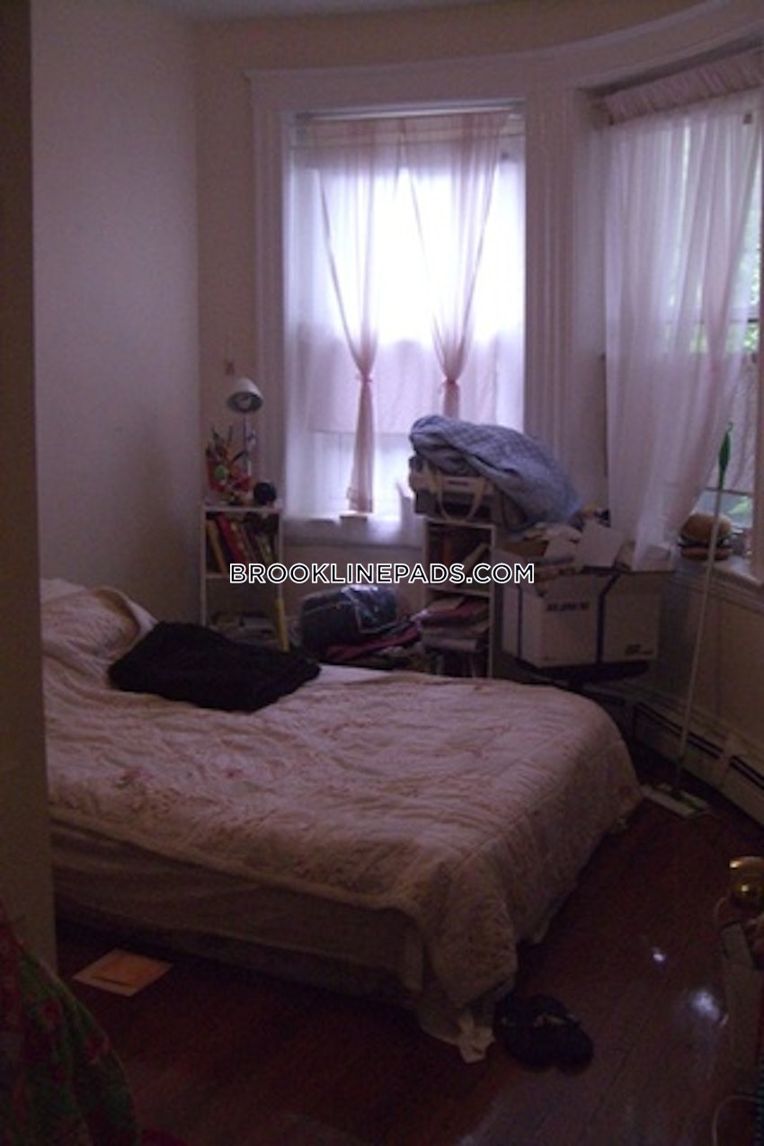 BROOKLINE- WASHINGTON SQUARE - 2 Beds, 1 Bath - Image 3