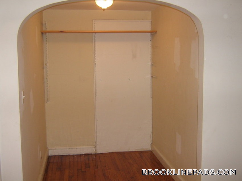 BROOKLINE- WASHINGTON SQUARE - 1 Bed, 1 Bath - Image 7