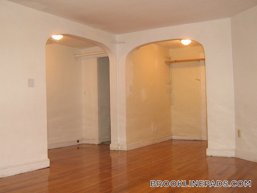 BROOKLINE- WASHINGTON SQUARE - 1 Bed, 1 Bath - Image 4