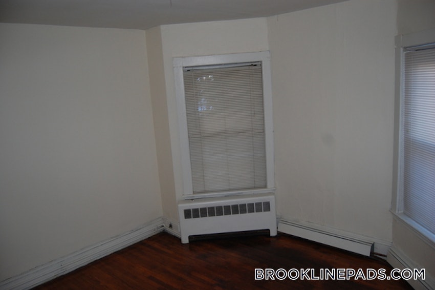 BROOKLINE- WASHINGTON SQUARE - 1 Bed, 1 Bath - Image 8