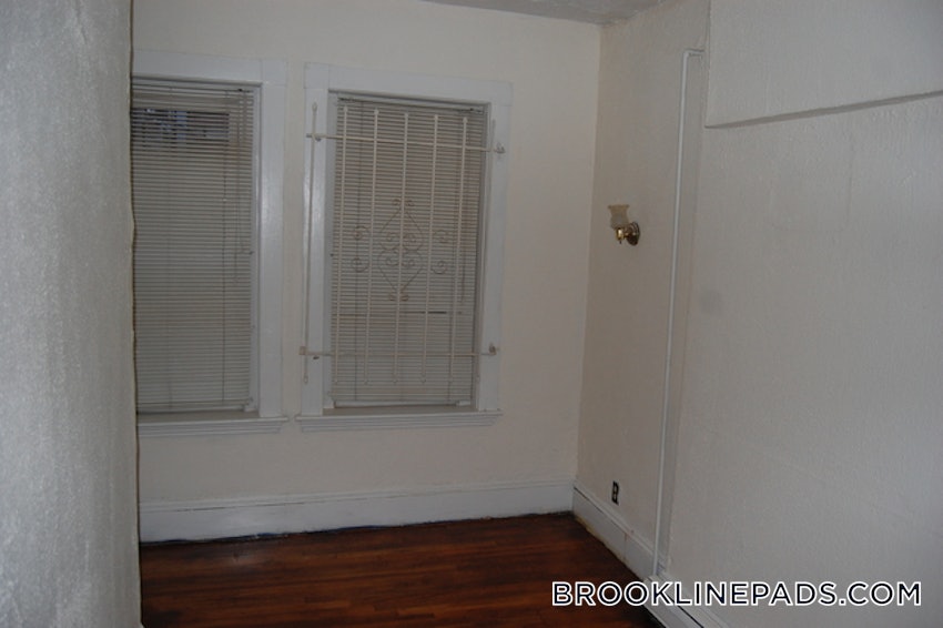 BROOKLINE- WASHINGTON SQUARE - 1 Bed, 1 Bath - Image 7