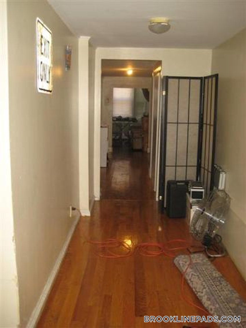 BROOKLINE- WASHINGTON SQUARE - 3 Beds, 1 Bath - Image 29