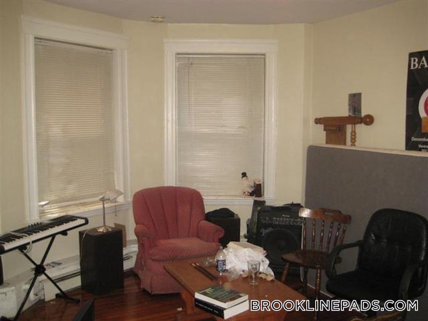 BROOKLINE- WASHINGTON SQUARE - 3 Beds, 1 Bath - Image 2