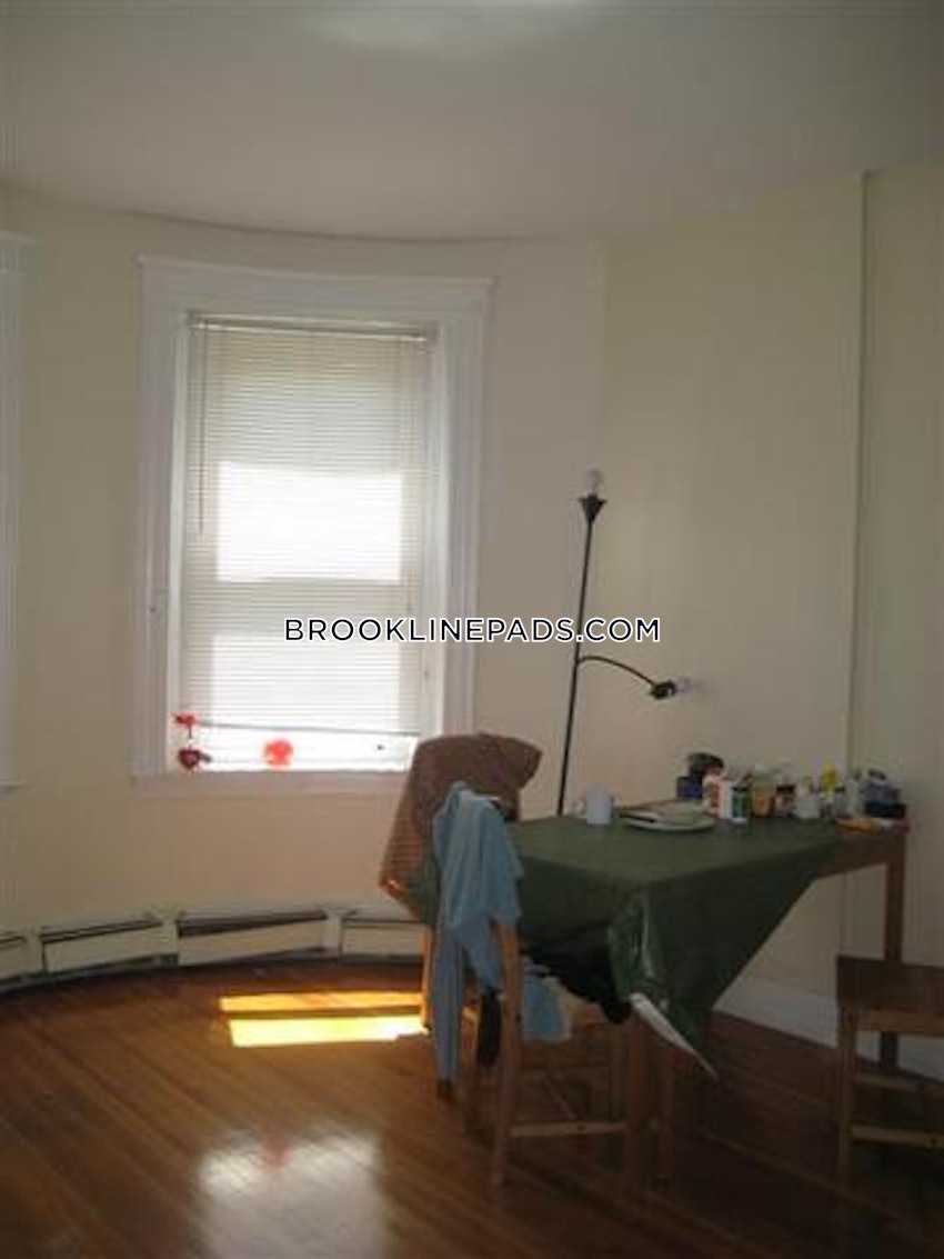 BROOKLINE- WASHINGTON SQUARE - 1 Bed, 1 Bath - Image 16