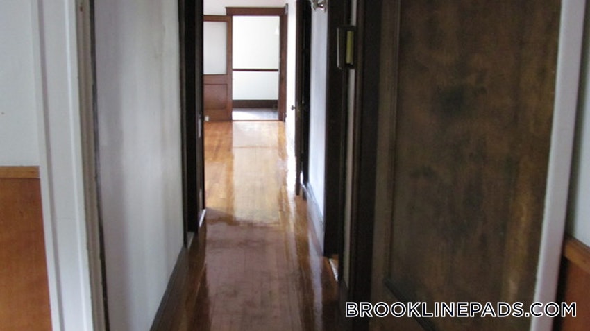 BROOKLINE- WASHINGTON SQUARE - 5 Beds, 1 Bath - Image 10