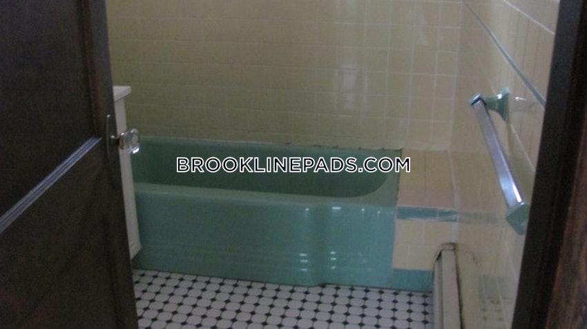 BROOKLINE- WASHINGTON SQUARE - 5 Beds, 1 Bath - Image 27