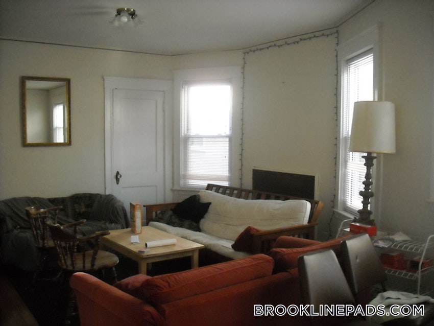 BROOKLINE- WASHINGTON SQUARE - 5 Beds, 1 Bath - Image 1