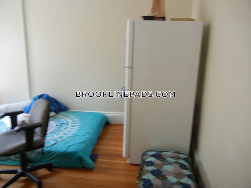 BROOKLINE- WASHINGTON SQUARE - 1 Bed, 1 Bath - Image 12