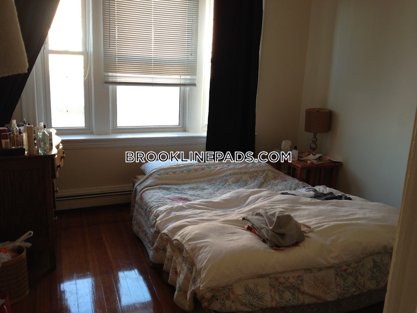 BROOKLINE- WASHINGTON SQUARE - 1 Bed, 1 Bath - Image 2