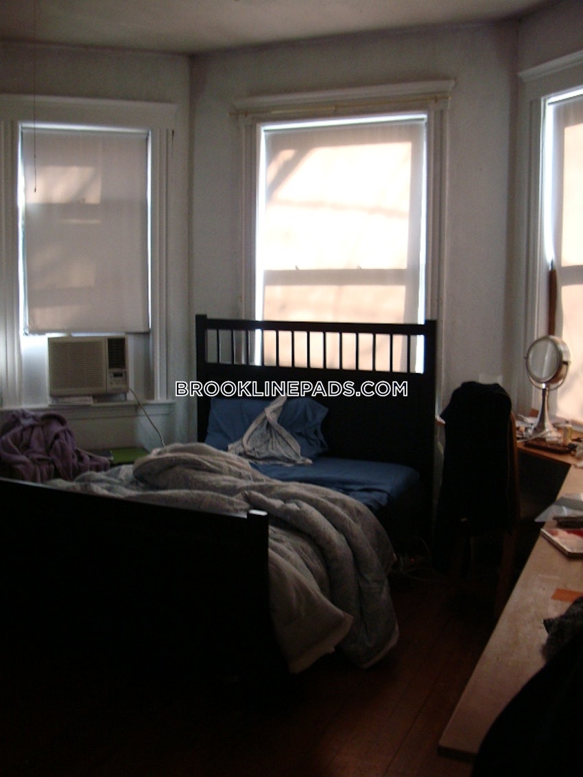 BROOKLINE- WASHINGTON SQUARE - 4 Beds, 1 Bath - Image 1