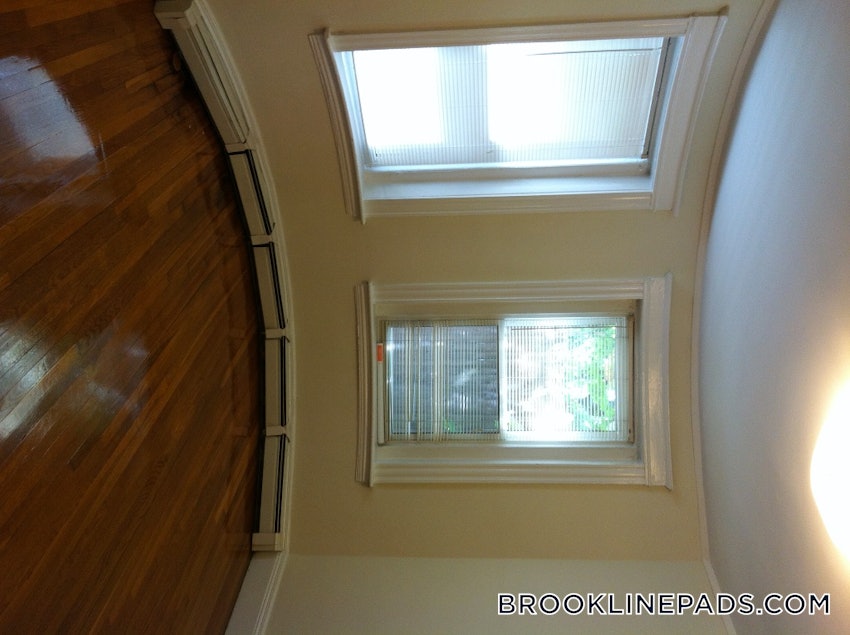 BROOKLINE- WASHINGTON SQUARE - 1 Bed, 1 Bath - Image 14