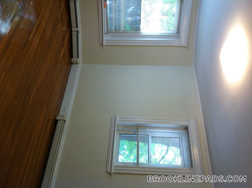 BROOKLINE- WASHINGTON SQUARE - 1 Bed, 1 Bath - Image 18