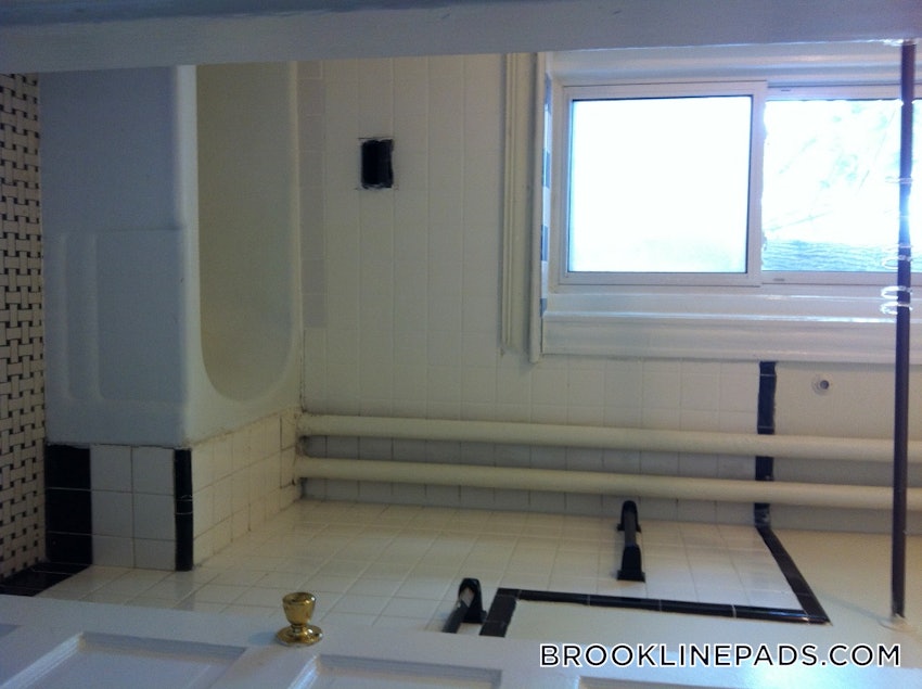 BROOKLINE- WASHINGTON SQUARE - 1 Bed, 1 Bath - Image 11