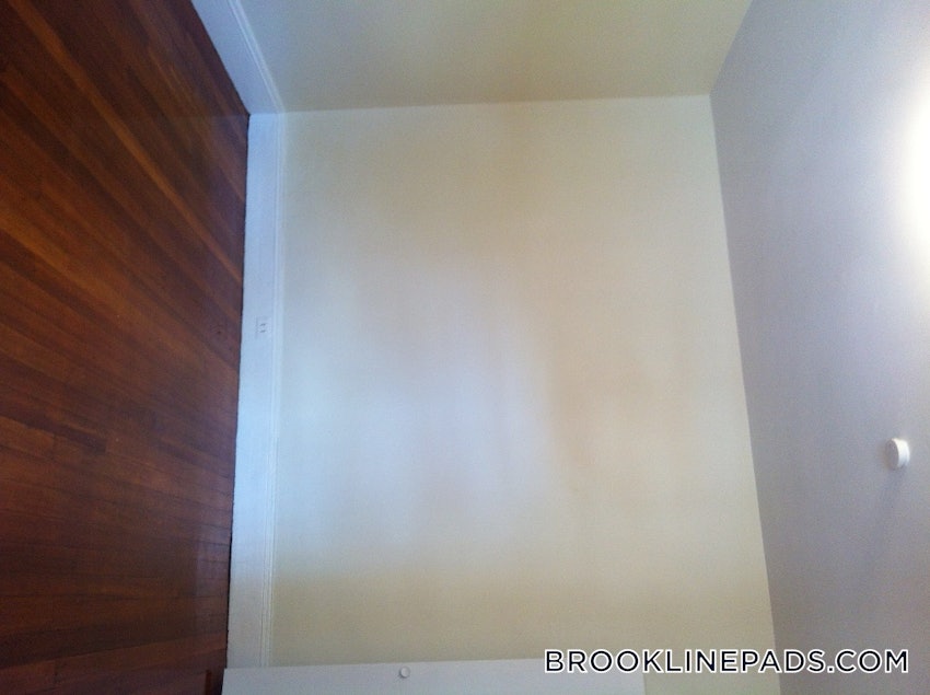 BROOKLINE- WASHINGTON SQUARE - 1 Bed, 1 Bath - Image 15