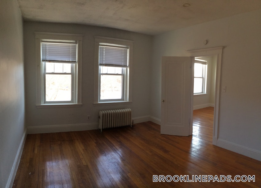 BROOKLINE- WASHINGTON SQUARE - 2 Beds, 1 Bath - Image 6