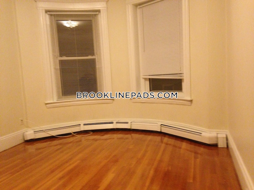 BROOKLINE- WASHINGTON SQUARE - 1 Bed, 1 Bath - Image 6