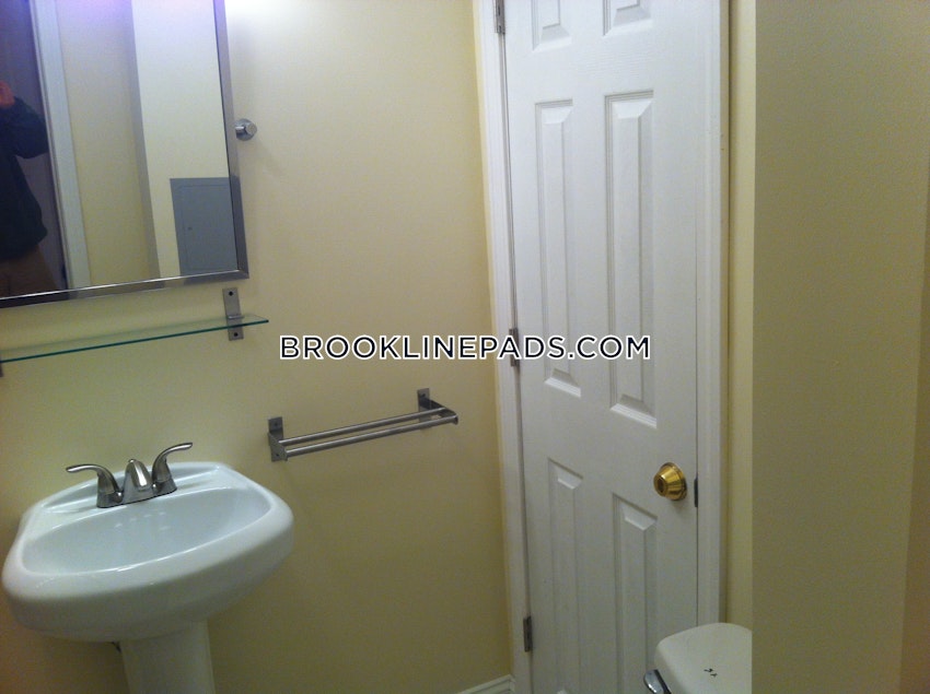 Brookline - Washington Square - 2 Beds, 2 Baths - Image 80