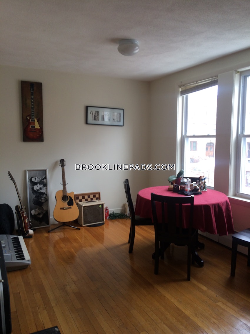 BROOKLINE - BEACONSFIELD - 2 Beds, 1 Bath - Image 2