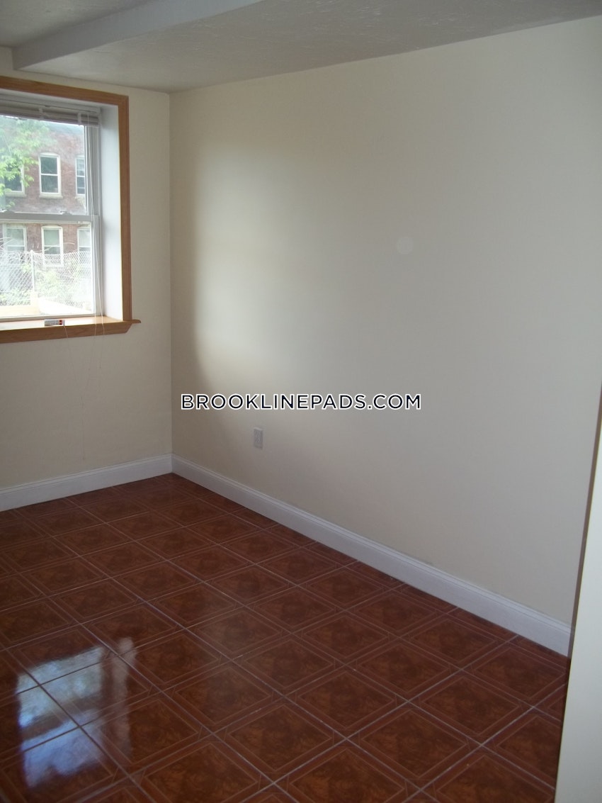Brookline - Washington Square - 2 Beds, 2 Baths - Image 24