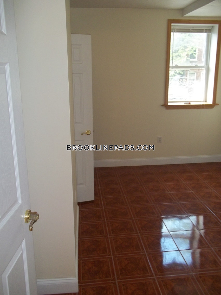 Brookline - Washington Square - 2 Beds, 2 Baths - Image 23