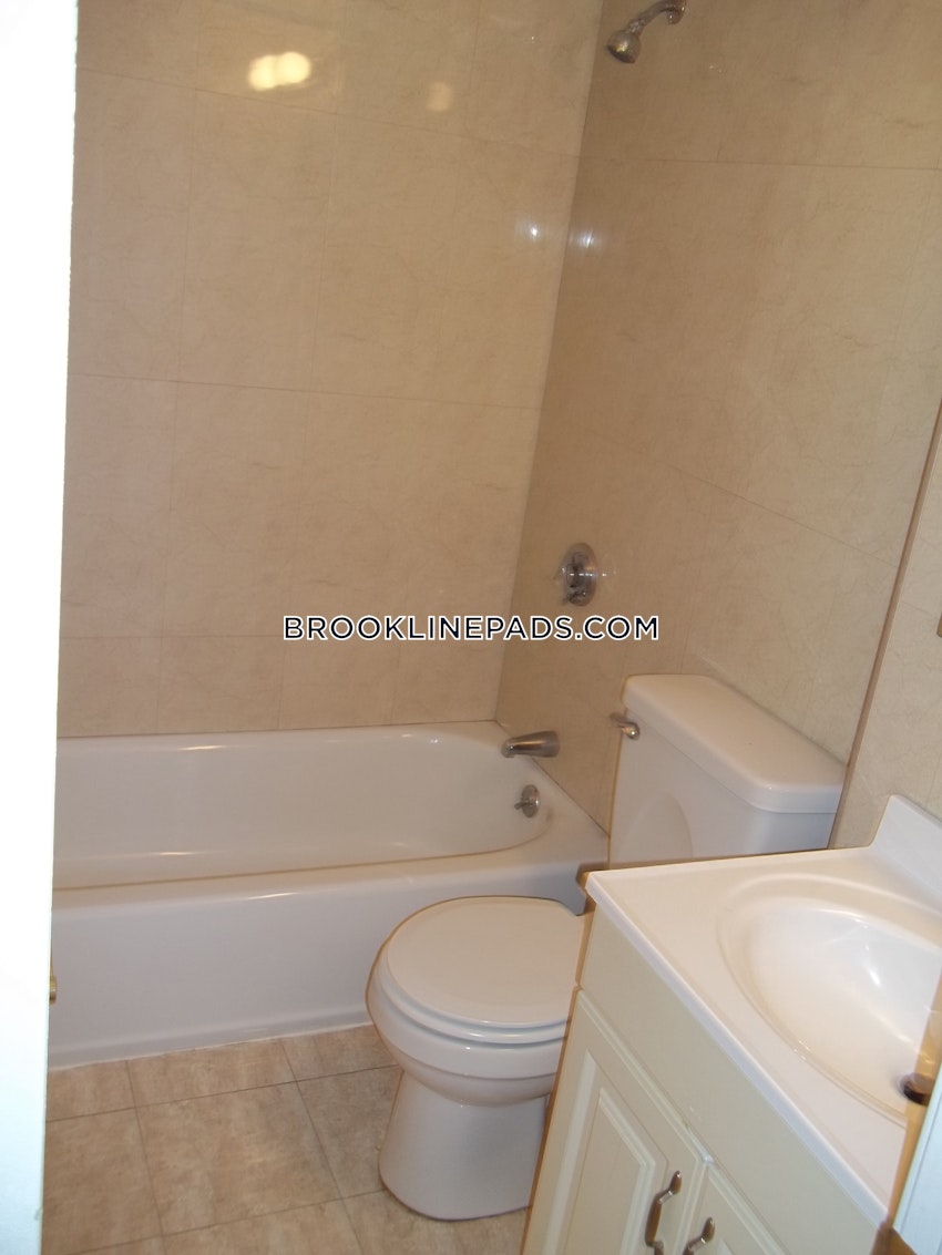 Brookline - Washington Square - 2 Beds, 2 Baths - Image 18