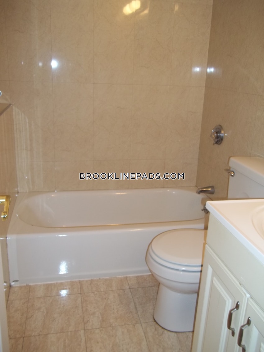 Brookline - Washington Square - 2 Beds, 2 Baths - Image 17