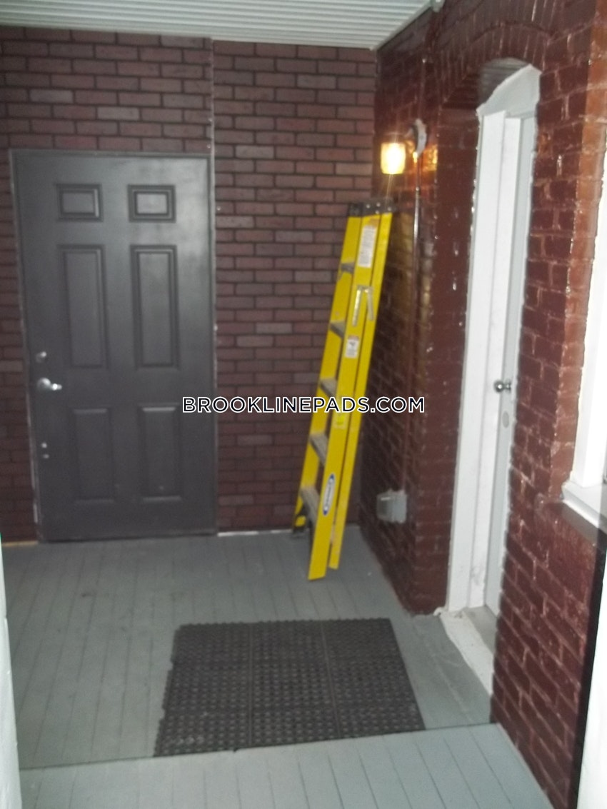 Brookline - Washington Square - 2 Beds, 2 Baths - Image 16