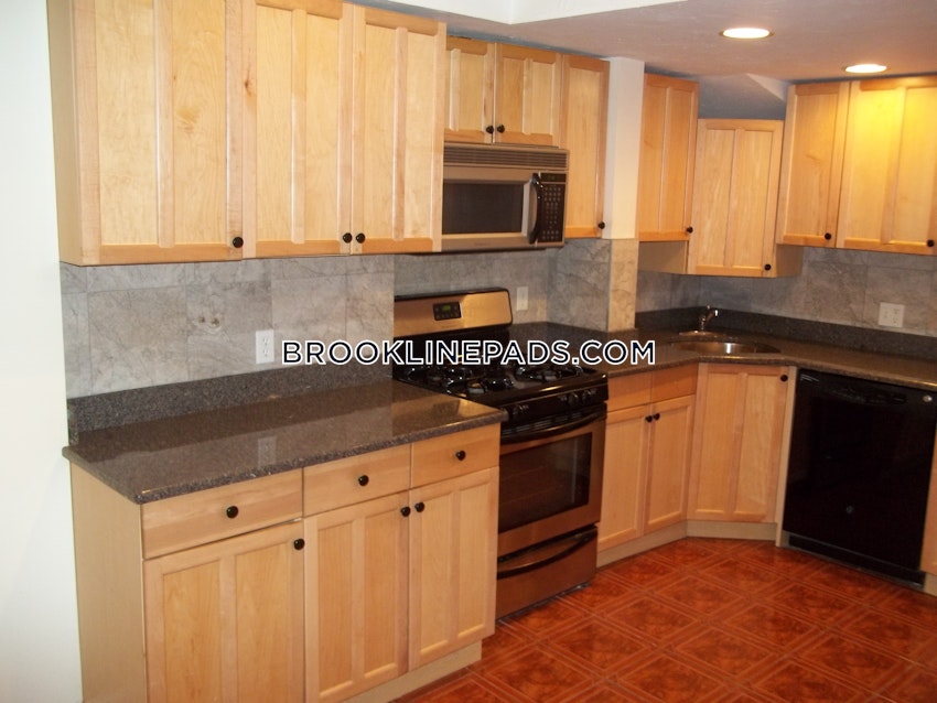 Brookline - Washington Square - 2 Beds, 2 Baths - Image 14