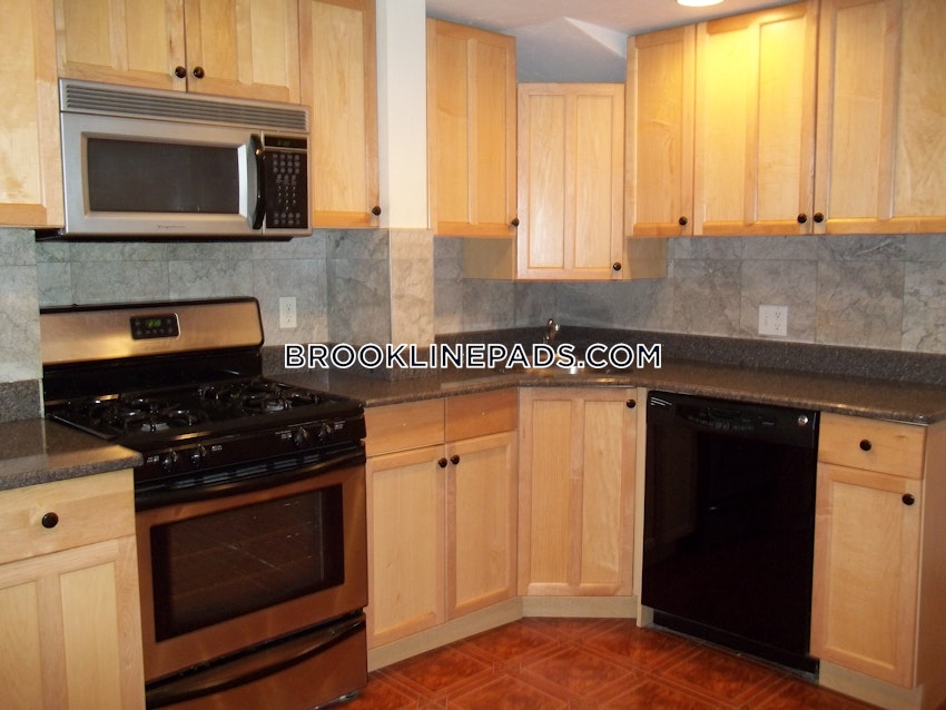 Brookline - Washington Square - 2 Beds, 2 Baths - Image 13