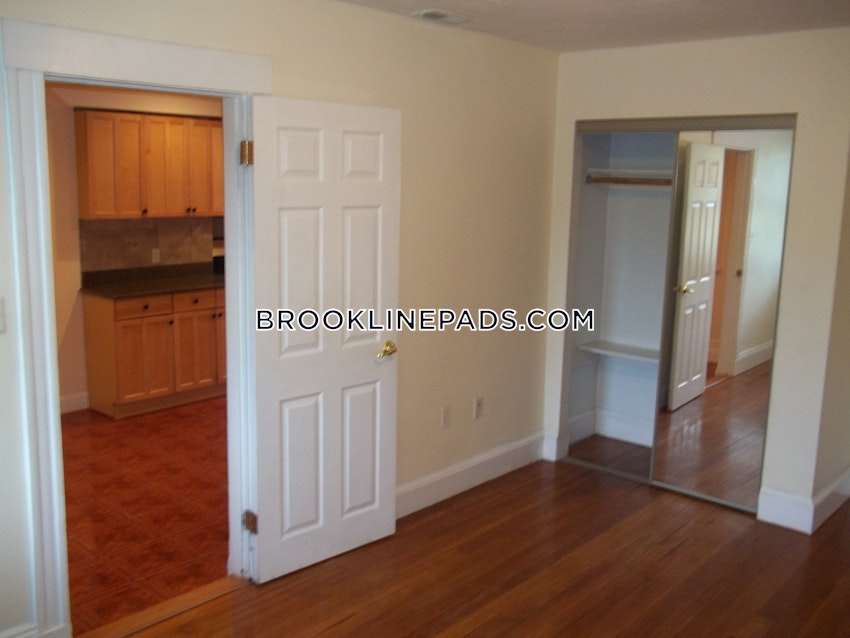 Brookline - Washington Square - 2 Beds, 2 Baths - Image 9