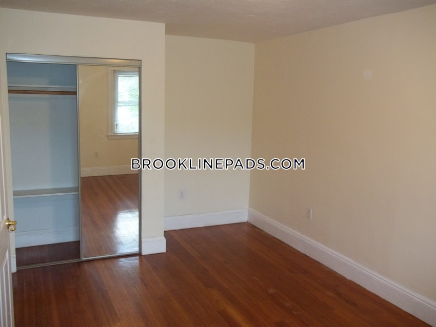 Brookline - Washington Square - 2 Beds, 2 Baths - Image 8