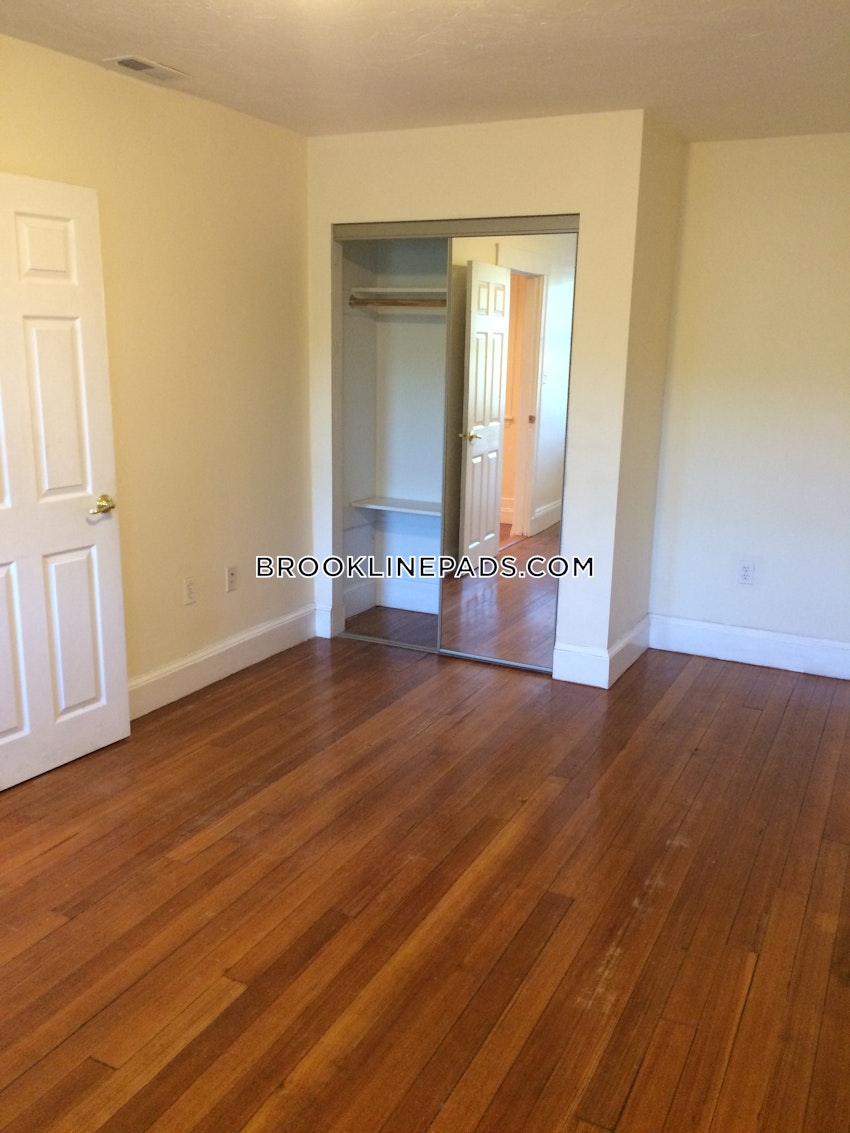 Brookline - Washington Square - 2 Beds, 2 Baths - Image 5