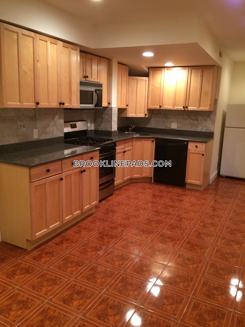 Brookline - Washington Square - 2 Beds, 2 Baths - Image 3