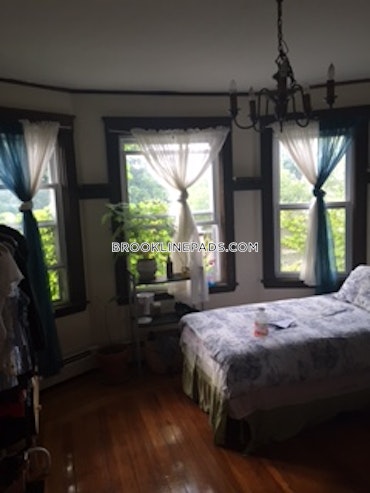 Brookline - 5 Beds, 1 Baths