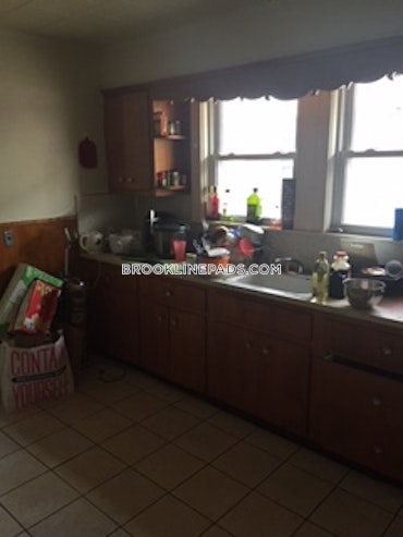 Brookline - 5 Beds, 1 Baths