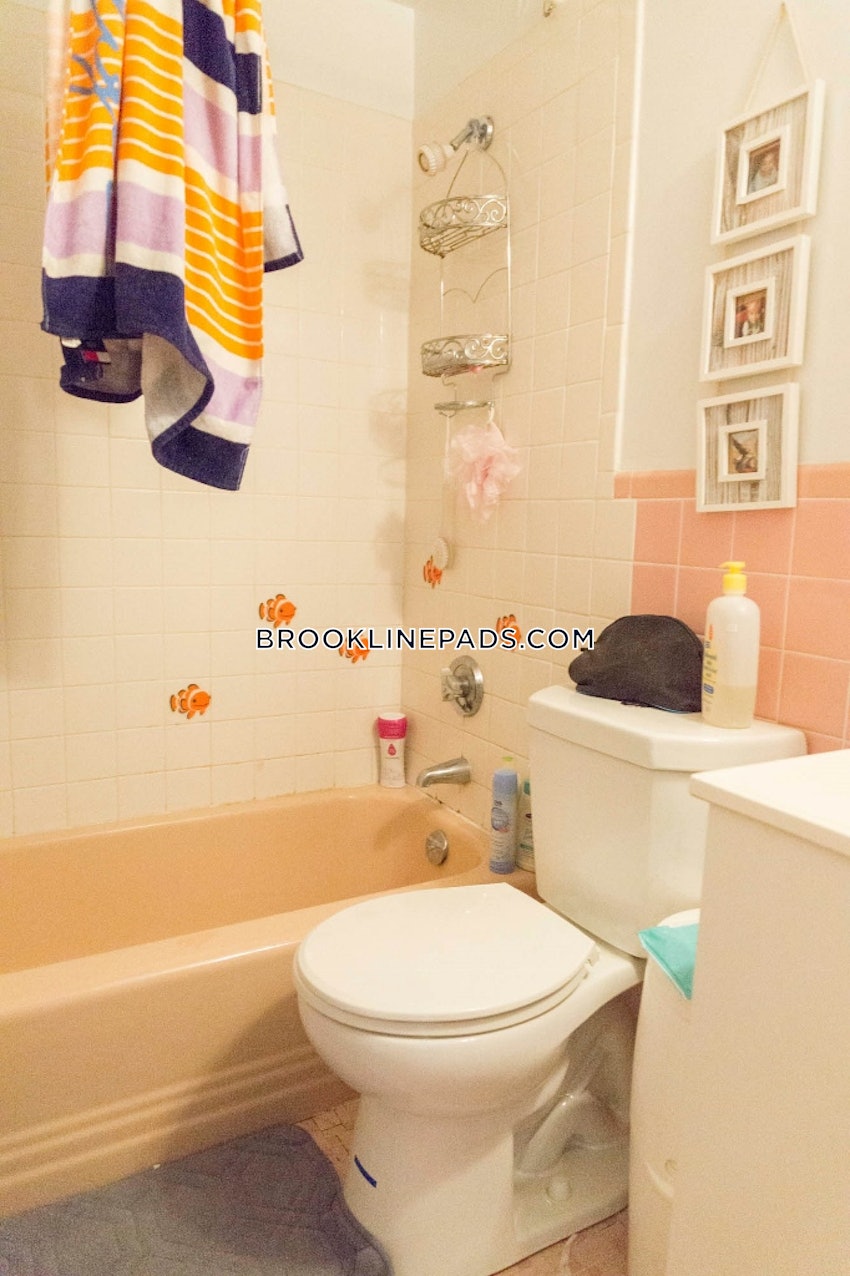 BROOKLINE- WASHINGTON SQUARE - 1 Bed, 1 Bath - Image 4