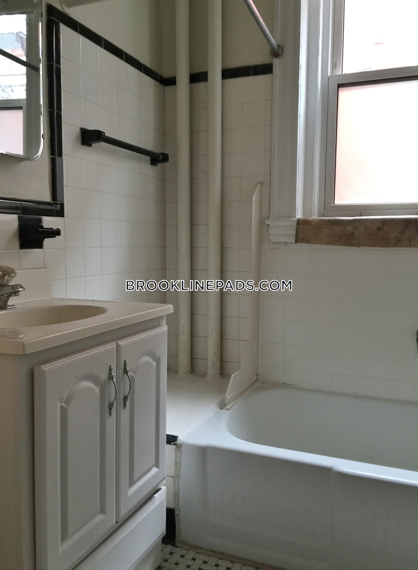 BROOKLINE- WASHINGTON SQUARE - 1 Bed, 1 Bath - Image 10